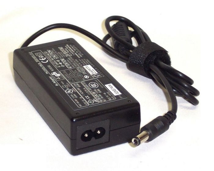 0F2800 - DELL - AUTO AIR ADAPTER INCLUDES AC POWERCORD 12V DC CABLE ADAPTER